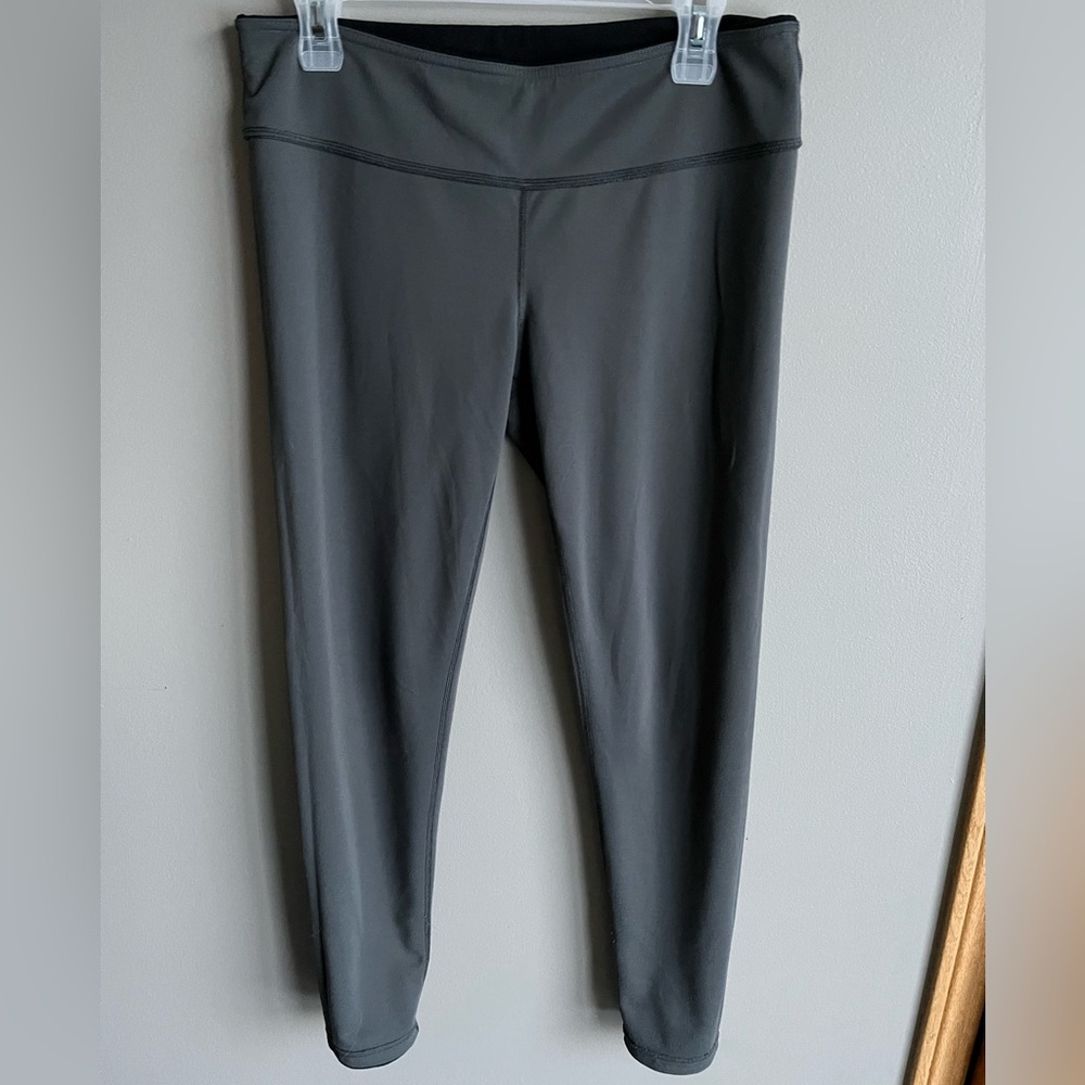 Aritzia TNA Reversible Leggings - size Large